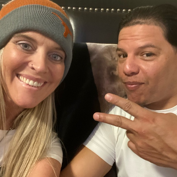 Like this to be notified when I go live! - Picture 4 of 8